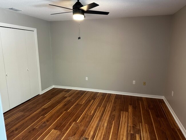 Building Photo - 2987 Windsor Cir
