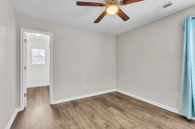 Building Photo - Stunning 4-Bed Home with Modern Kitchen, Bonus Space & Pool Access in Long Creek Plantation