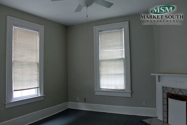 Building Photo - 308 E Waldburg St