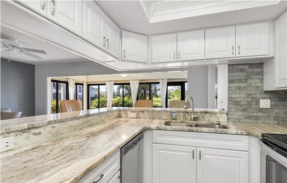 Building Photo - 5625 Trailwinds Dr