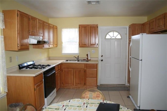 Building Photo - 7217 Cuba Dr