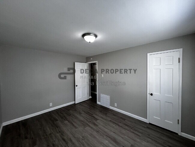 Building Photo - 6108 Eaton Dr