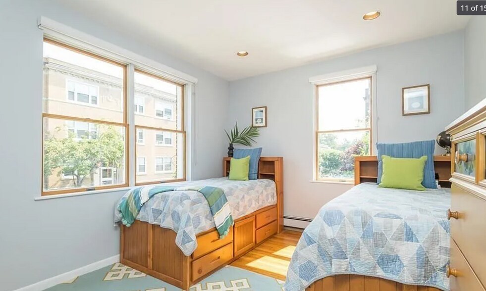 Building Photo - 327 Saint Paul St