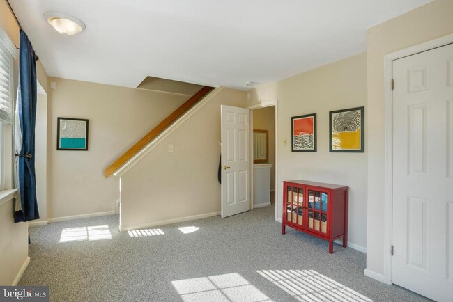 Building Photo - 37 Rampart Dr