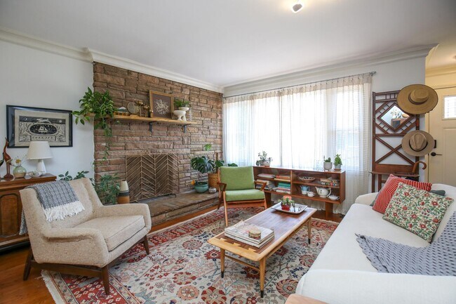 Building Photo - Adorable 3 bedroom ranch with fenced yard!