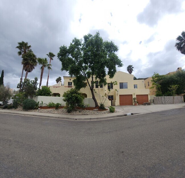 Building Photo - Contemporary Beautiful Spacious 4 bed 3 bath home