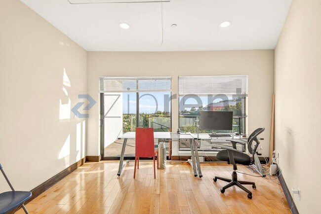Building Photo - Unit