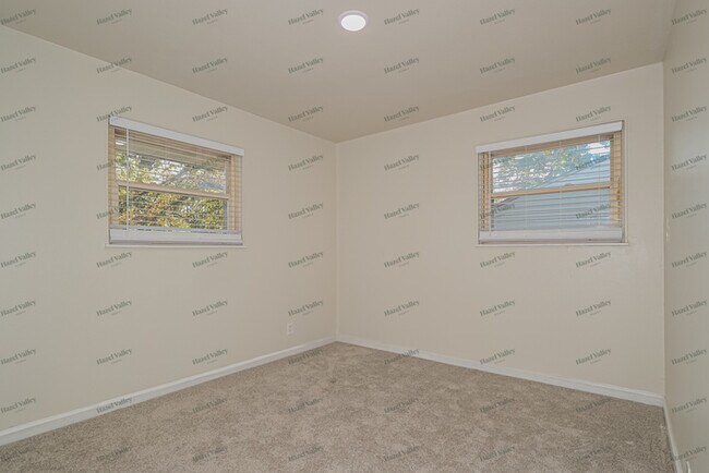 Building Photo - 205 Mc Alpine Dr