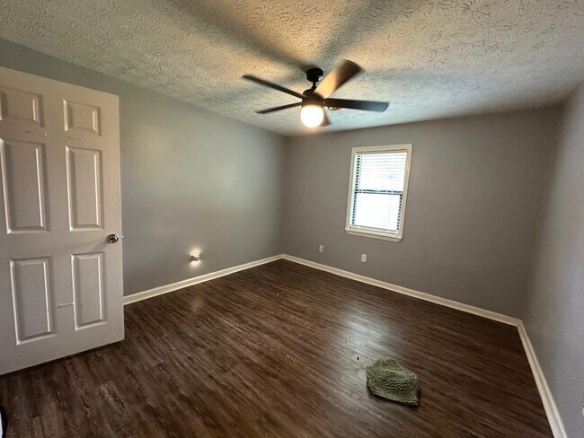 Building Photo - 105 Jay Ln
