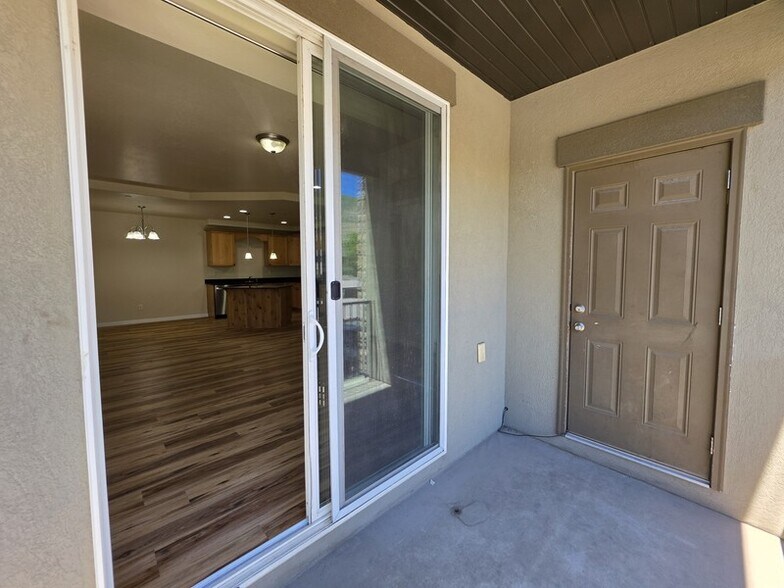 Building Photo - 638 N 400 W