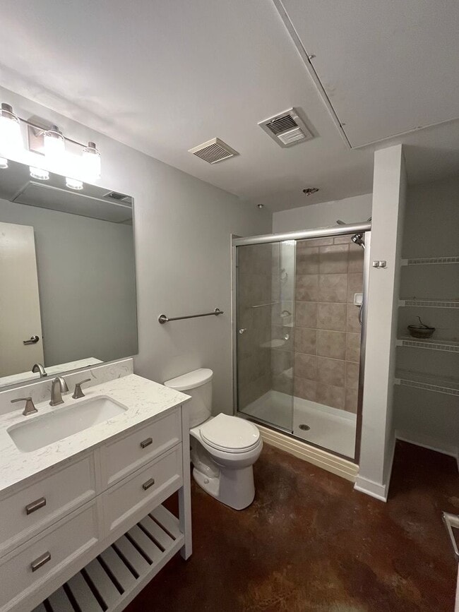 Building Photo - Urban Living at Bristol on Broadway – Walk to Vanderbilt, Studio Unit with Washer/Dryer, Assigned...