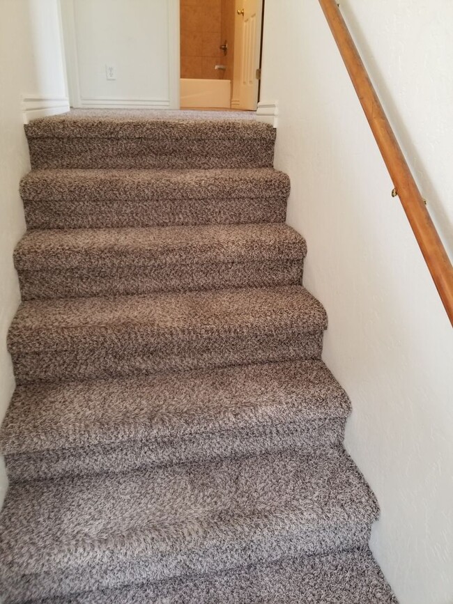 Building Photo - Westside 4 Bed, 2.75 Bath Townhouse w/Gara...