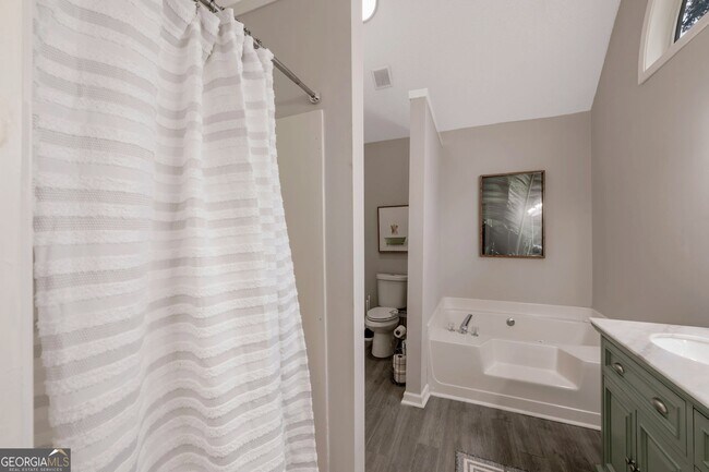 Building Photo - 6839 Sandy Creek Dr