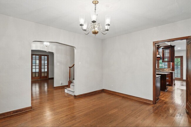 Building Photo - Charming Home - Mt. Lebanon