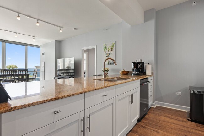 Building Photo - 1201 S Prairie Ave