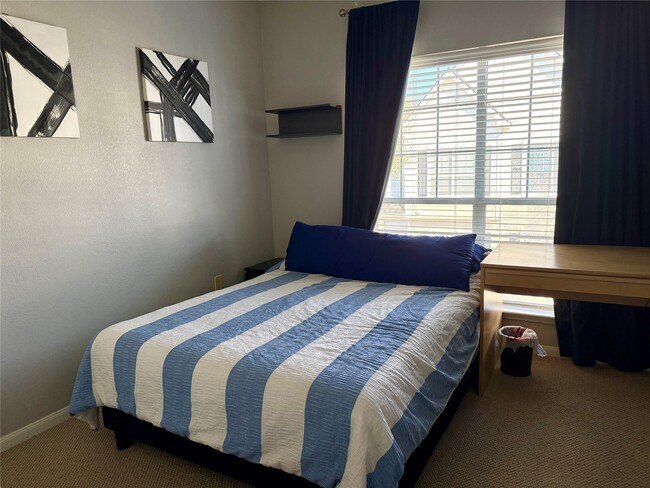 Building Photo - 9200 Westheimer Rd