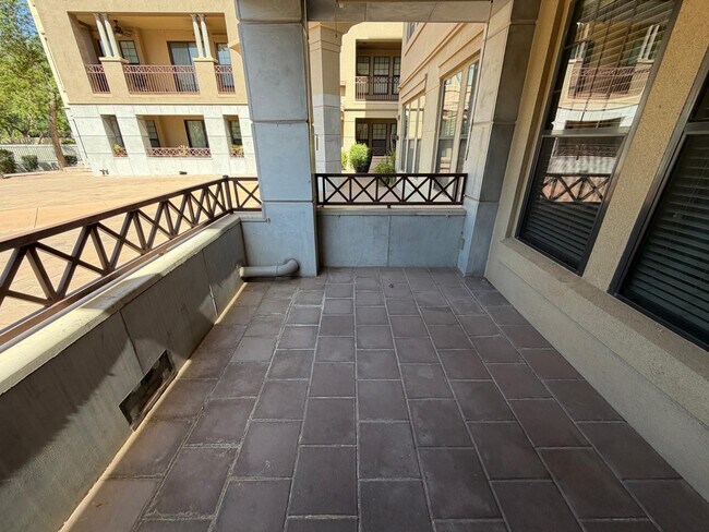 Building Photo - 7291 N Scottsdale Rd