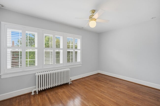 Building Photo - Glover Park Townhome | 4 Bed | 3.5 Bath | 2,500 Sf | Large Front Porch & Fenced-In Backyard w/ Deck