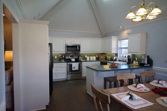 Building Photo - 852 Azalea Garden Dr