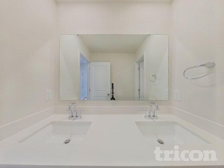 Building Photo - 2503 Trollinger Dr