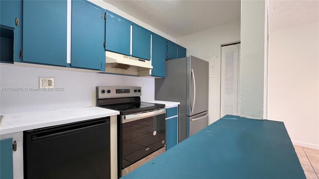 Building Photo - 4670 NW 79th Ave