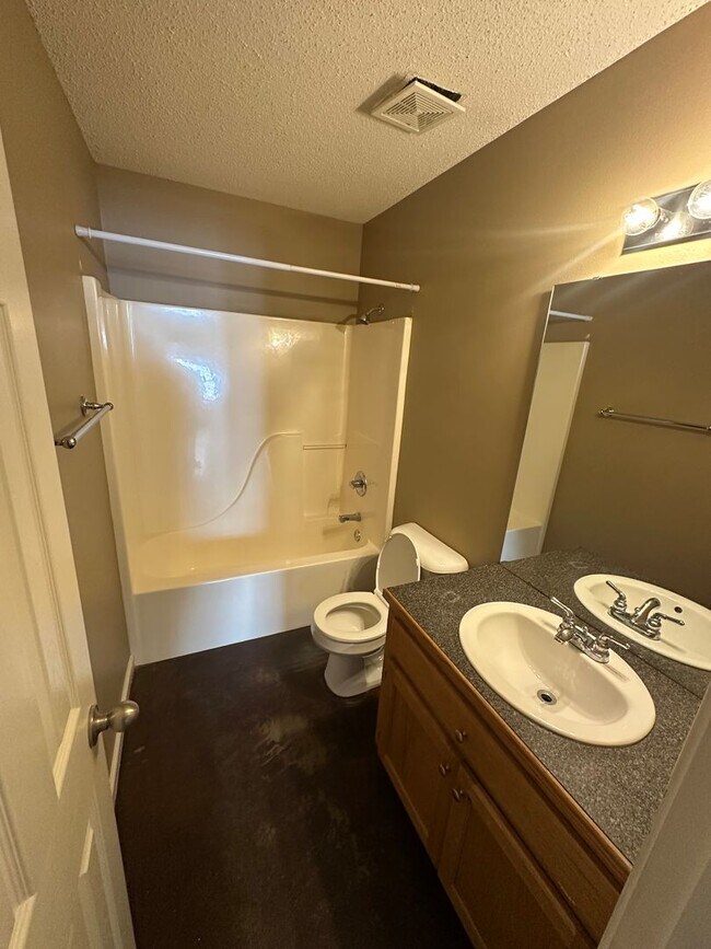 Building Photo - 2008 Jackman St