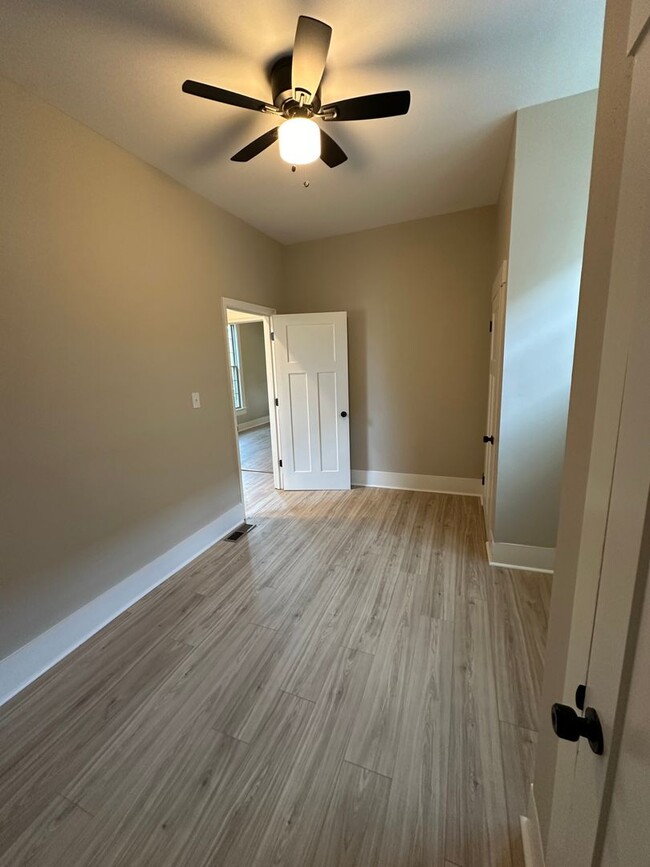 Building Photo - NEWLY RENOVATED 3BR/1BA HOME IN NEW ALBANY!