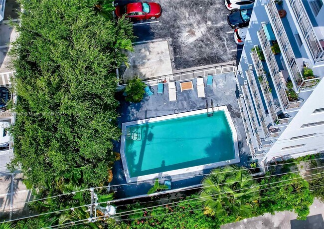 Building Photo - 1340 Lincoln Rd