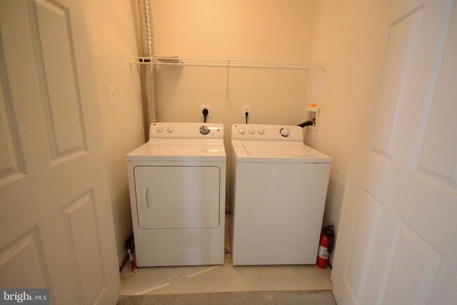 Building Photo - 421 Green Fern Cir