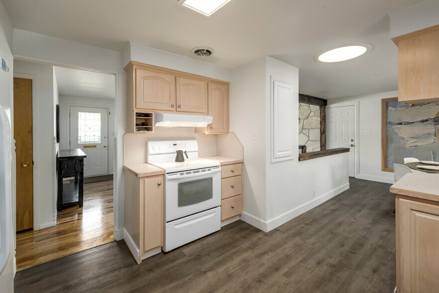Building Photo - 547 N 650 E