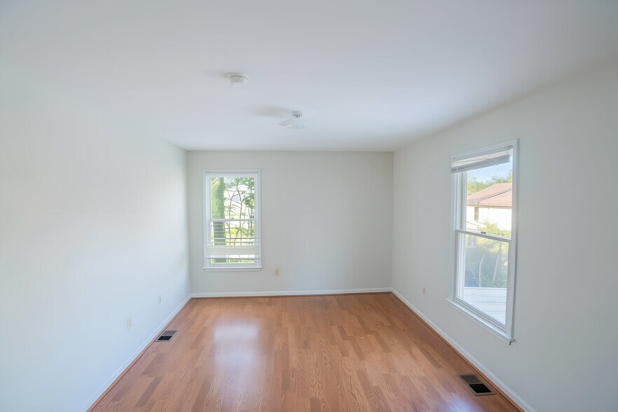 Building Photo - 8729 36th Ave