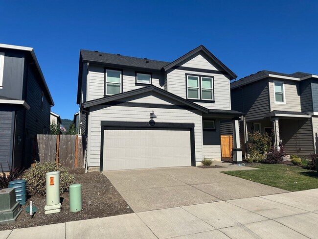 Building Photo - Pet friendly 4 bedroom 2.5 bath house!