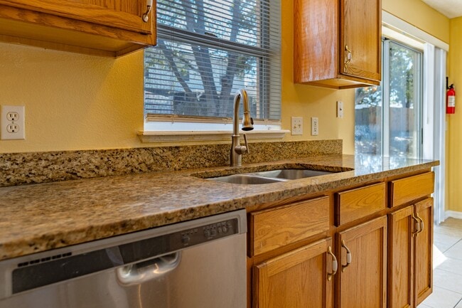 Building Photo - Spacious 4-Bed Groveland Home with Attached Garage, Central Air, and Private Patio