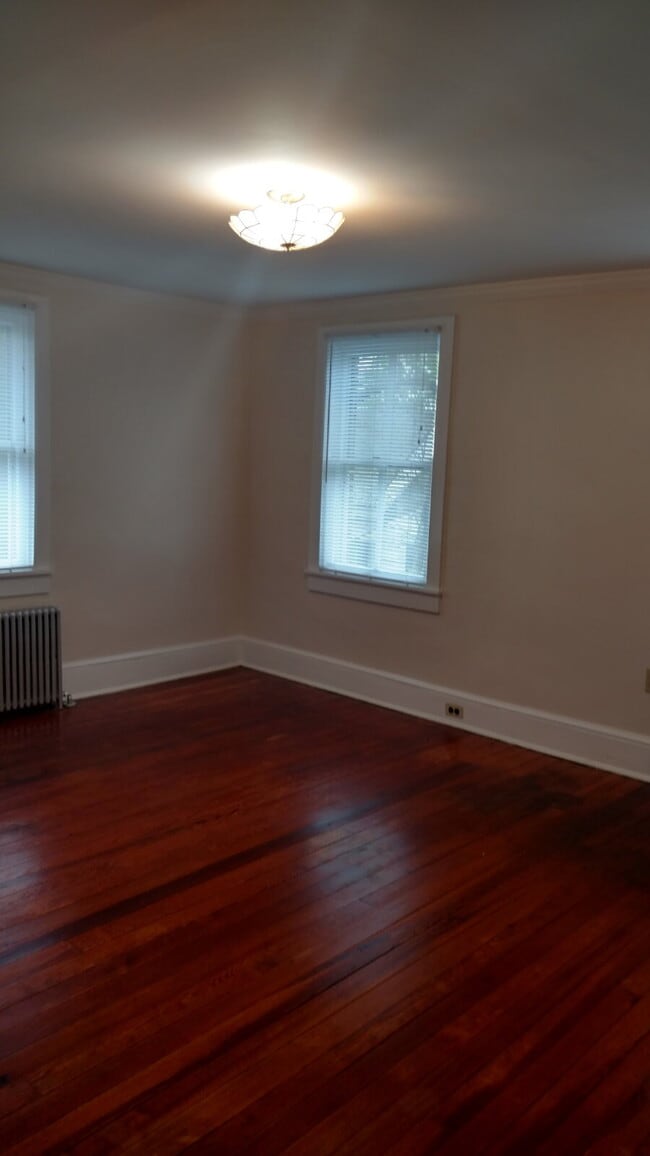 Building Photo - "Charming 4-Bed Gaithersburg Haven: Spacious 3,330 Sq. Ft. Home with Granite Countertops & Gleami...