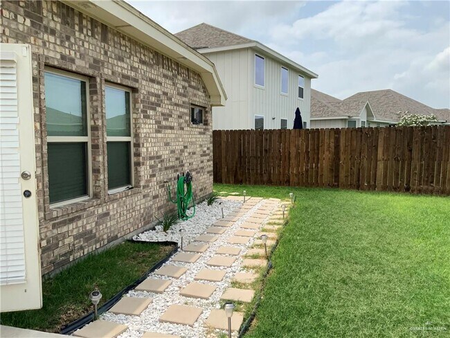 Building Photo - 33 Escondido Pass