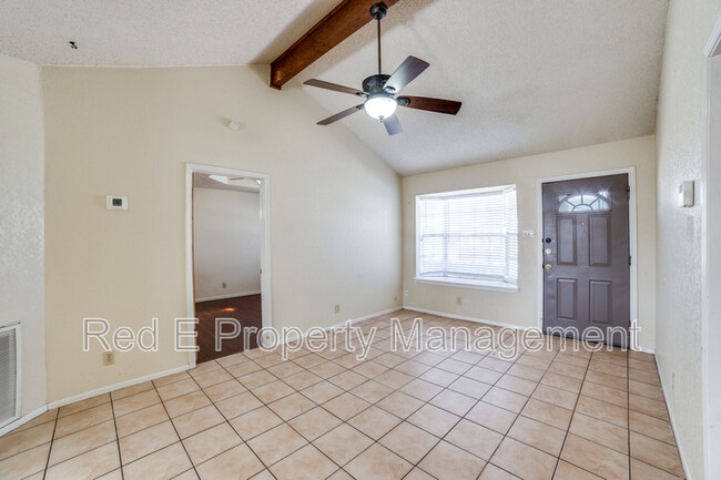 Building Photo - 5602 Ivanhoe St