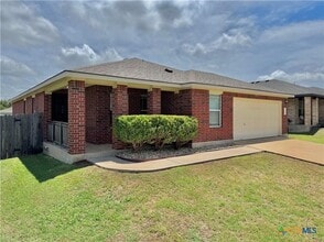 Building Photo - 204 Woodley Rd