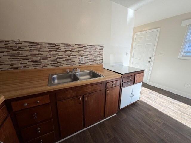 Building Photo - 810 Richland St