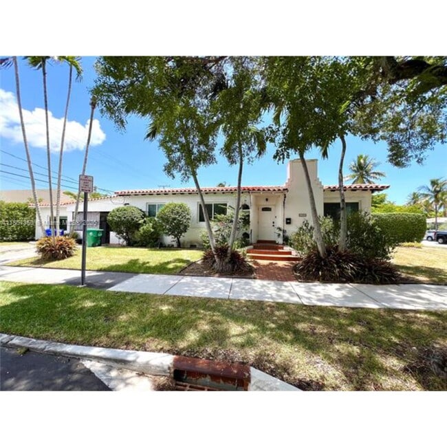 Building Photo - 2235 SW 23rd Ave