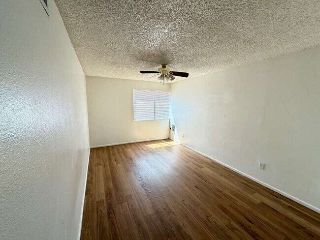 Building Photo - 10660 W Concordia Dr