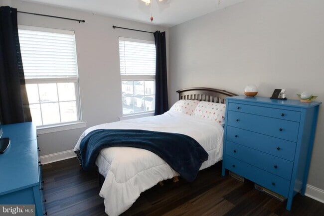 Building Photo - 326 W Hamlin Ave