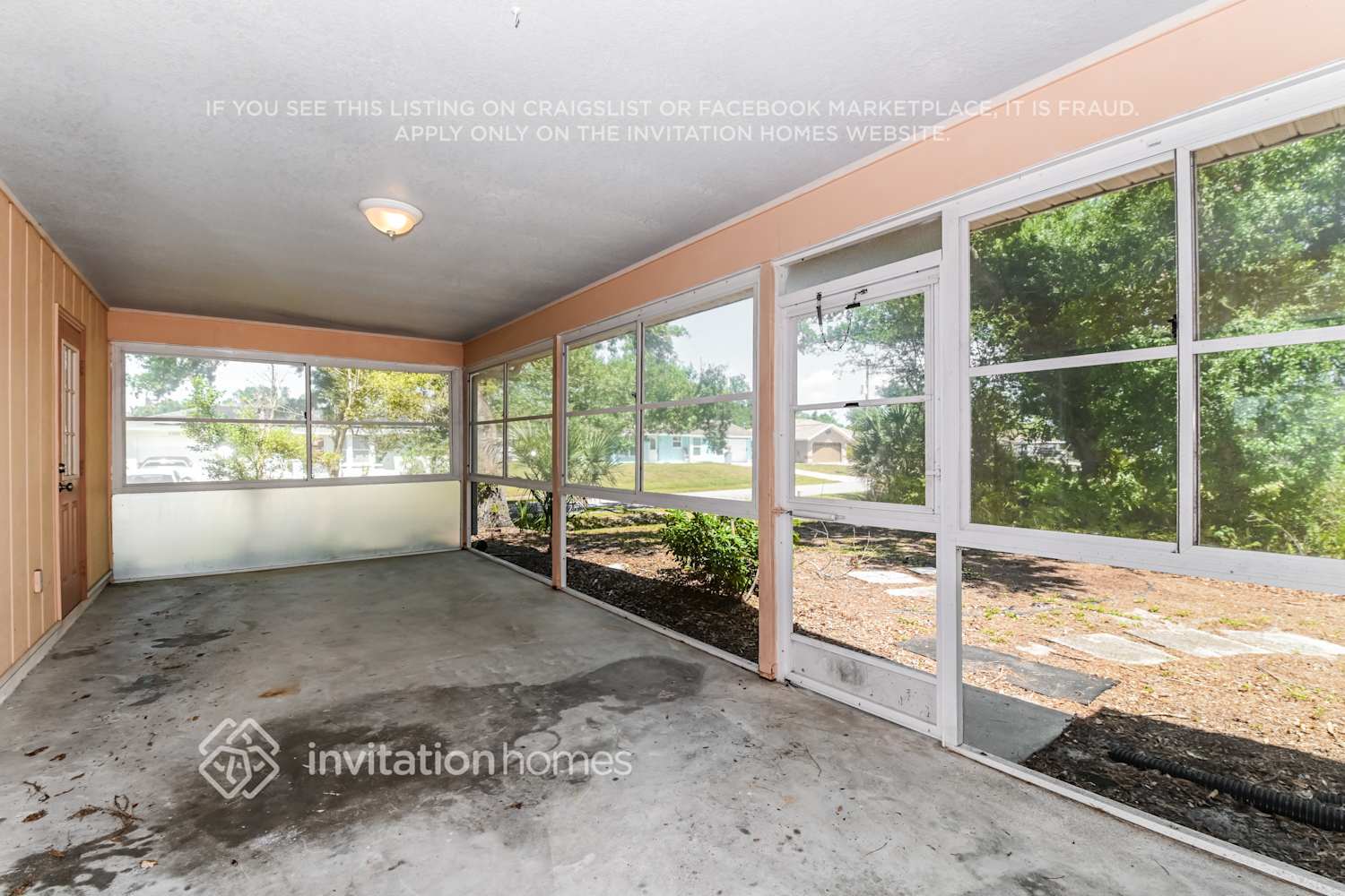 Building Photo - 3708 Fontainebleau St