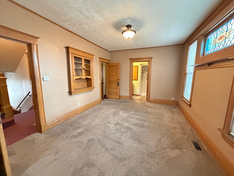 Building Photo - 102 1st St