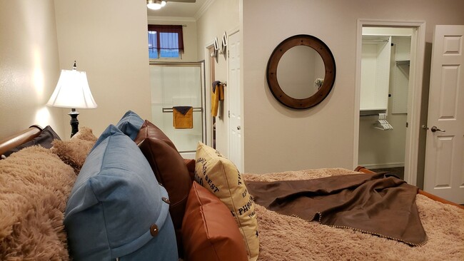 Building Photo - Gorgeous location, spectacular amenities, 3 bedroom furnished home for rent.