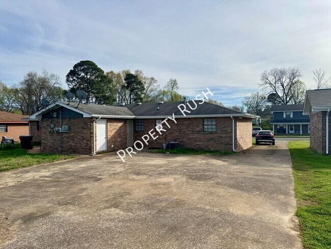 Building Photo - 5009 Marylin Ln