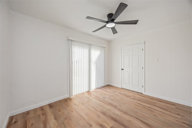 Building Photo - 5942 Ridgeway Dr