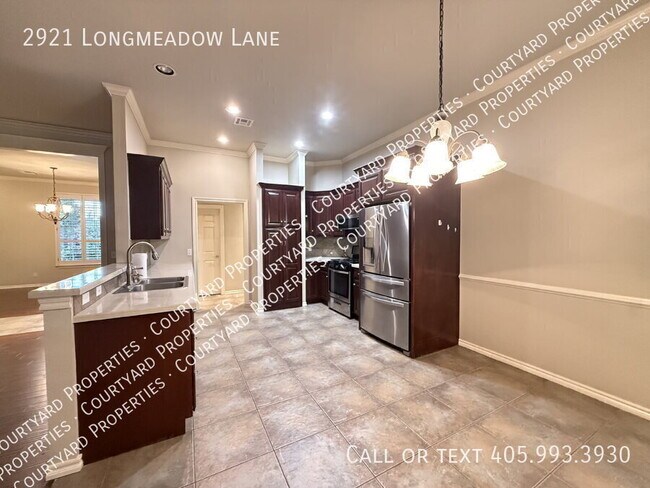 Building Photo - 2921 Longmeadow Ln