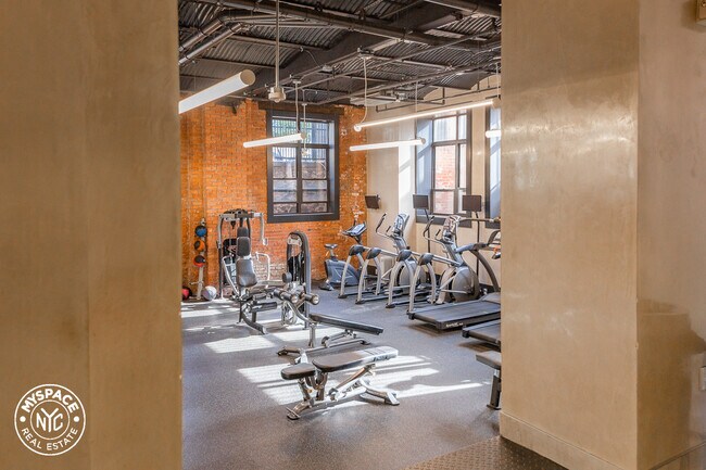 Building Photo - 21 Monitor St