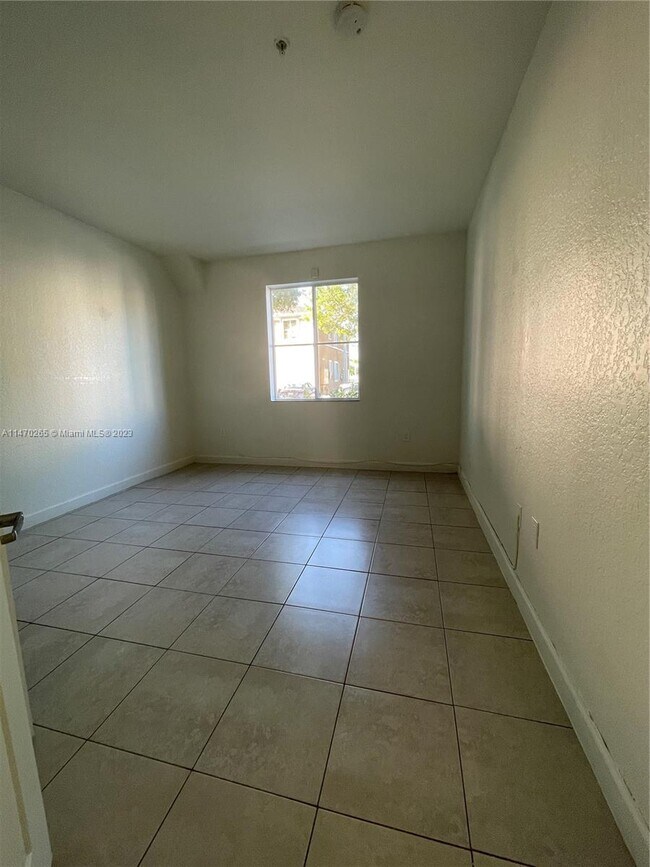 Building Photo - 17800 NW 73rd Ave