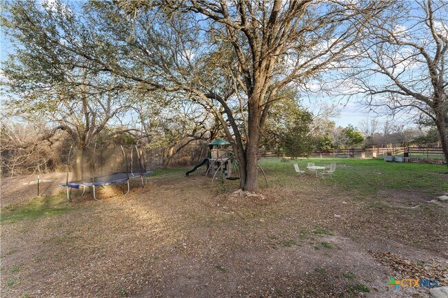 Building Photo - 1060 Great Oaks Dr